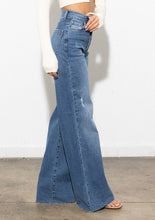 Load image into Gallery viewer, Christy&#39;s Cute Jeans